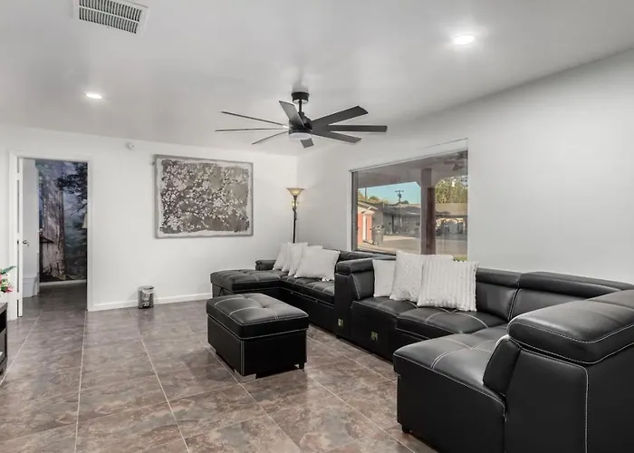 5br Oasis With Heated Pool, Hot Tub And Bbq And Vakantiehuis *