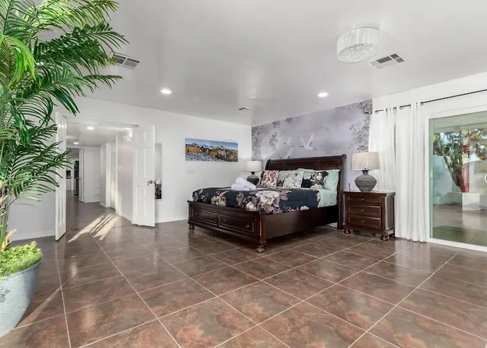 5br Oasis With Heated Pool, Hot Tub And Bbq And