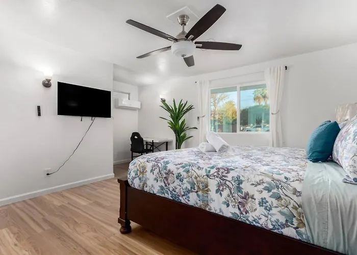 5br Oasis With Heated Pool, Hot Tub And Bbq And Vakantiehuis *