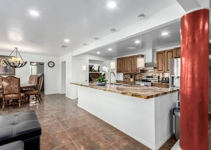 5br Oasis With Heated Pool, Hot Tub And Bbq And * Chandler