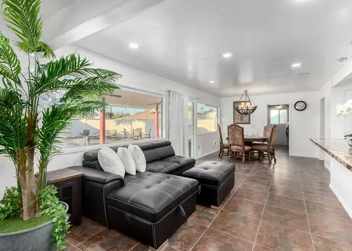 5br Oasis With Heated Pool, Hot Tub And Bbq And Chandler