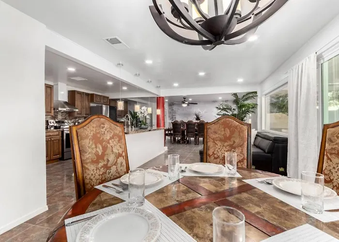 5br Oasis With Heated Pool, Hot Tub And Bbq And Vakantiehuis *