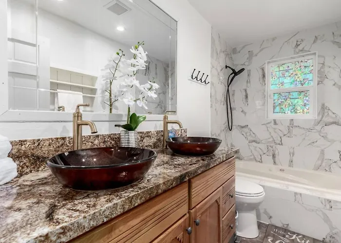 5br Oasis With Heated Pool, Hot Tub And Bbq And Chandler