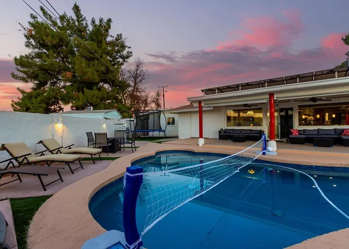 5br Oasis With Heated Pool, Hot Tub And Bbq And Vakantiehuis *