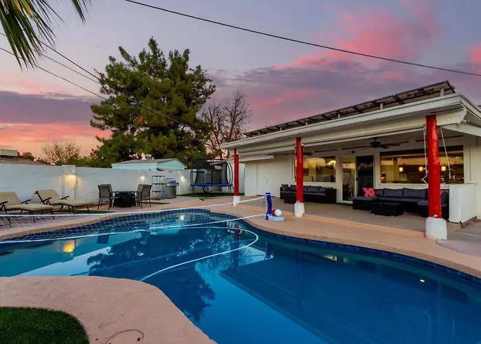 Vakantiehuis 5br Oasis With Heated Pool, Hot Tub And Bbq And