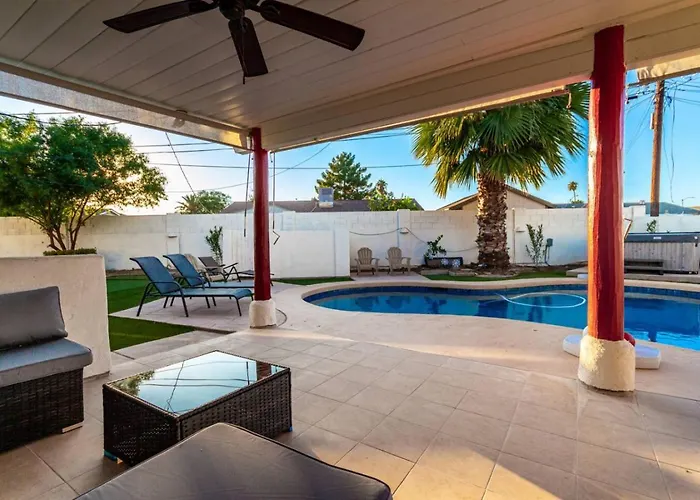 5br Oasis With Heated Pool, Hot Tub And Bbq And Vakantiehuis *