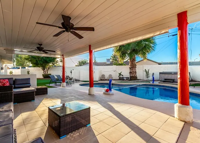 5br Oasis With Heated Pool, Hot Tub And Bbq And Vakantiehuis *