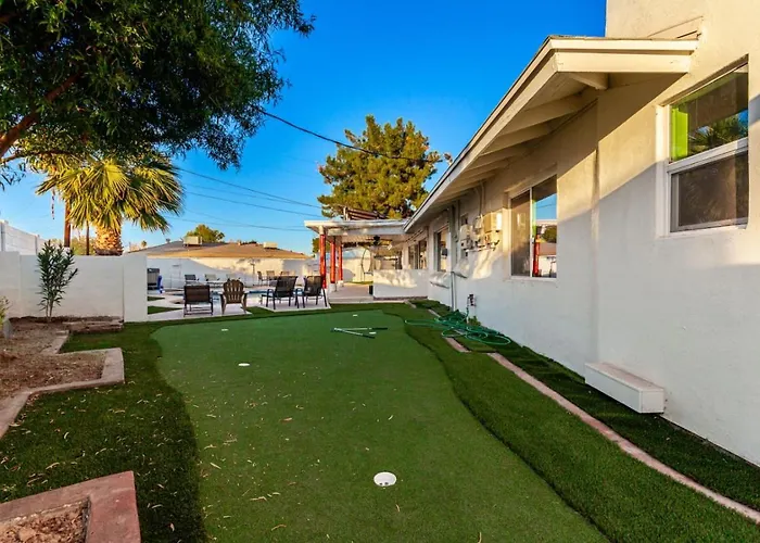 Vakantiehuis 5br Oasis With Heated Pool, Hot Tub And Bbq And