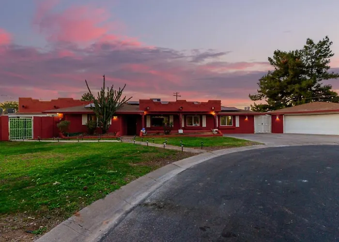 Vakantiehuis 5br Oasis With Heated Pool, Hot Tub And Bbq And Chandler