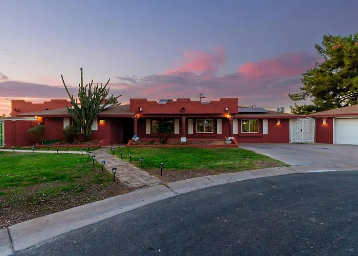 Vakantiehuis 5br Oasis With Heated Pool, Hot Tub And Bbq And Chandler