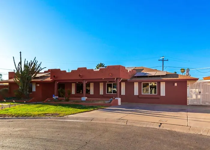 5br Oasis With Heated Pool, Hot Tub And Bbq And Chandler